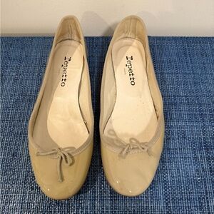 Repetto Cream Glossy Flats